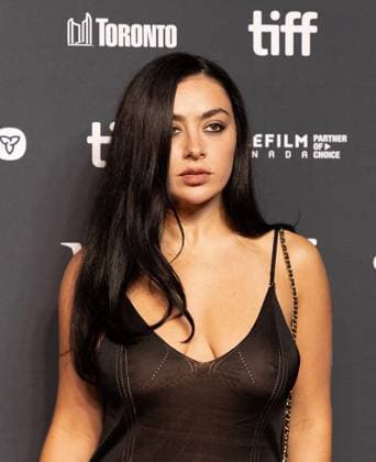 Entertainment Bilder des Tages 2025 Toronto International Film Festival - Erupcja Premiere Charli XCX attends the premiere of Erupcja during the 2025 Toronto International Film Festival at TIFF Lightbox on September 04, 2025 in Toronto, Ontario. Toronto Princess of Wales Theatre ON Canada Copyright: xPicjer imageSPACEx