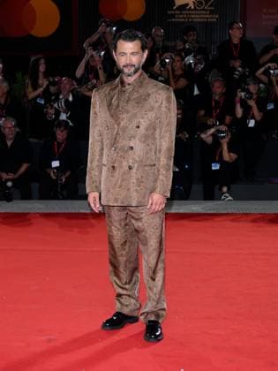 Venice, Italy: Venice, 82nd Venice International Film Festival 2025 - Evening 10 - Red Carpet for the film L Isola di Andrea Pictured: Vinicio Marchioni Venice Italy  - ZUMAp169 20250905_zea_p169_1161 Copyright: xAlbertoxTerenghi PoolxxEvenx