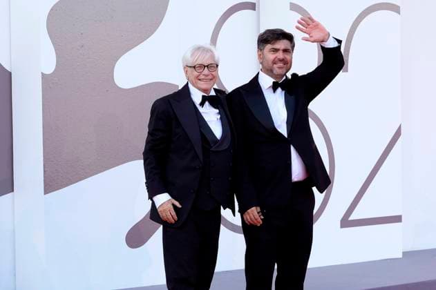Nino D Angelo mit Sohn Toni D Angelo bei der Premiere des Dokumentarfilms Nino. 18 Giorni auf der Biennale di Venezia 2025 82. Internationale Filmfestspiele von Venedig im Palazzo del Cinema. Venedig, 05.09.2025