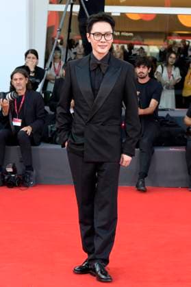 Feng Shaofeng bei der Premiere des Kinofilms Sun Rises on Us All Ri Gua Zhong Tian auf der Biennale di Venezia 2025 82. Internationale Filmfestspiele von Venedig im Palazzo del Cinema. Venedig, 05.09.2025