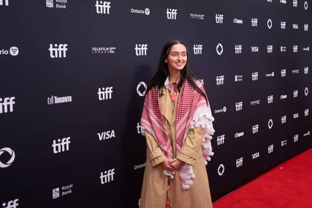 September 5, 2025, Toronto, Ontario, Canada: A guest wearing Palestine keffiyeh attends the red carpet for the Palestine 36 premiere during the 2025 Toronto International Film Festival at Roy Thomson Hall. on September 5, 2025 in Toronto, Canada. Toronto Canada - ZUMAe321 20250905_zea_e321_034 Copyright: xLeonardoxRamirezx