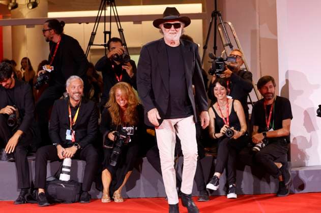 Francesco De Gregori bei der Premiere des Dokumentarfilms Piero PelÃ¹. Rumore dentro Noise inside. Don t Call Me a Rock Star auf der Biennale di Venezia 2025 82. Internationale Filmfestspiele von Venedig im Palazzo del Cinema. Venedig, 05.09.2025