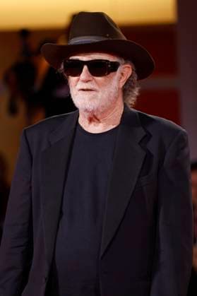 Francesco De Gregori bei der Premiere des Dokumentarfilms Piero PelÃ¹. Rumore dentro Noise inside. Don t Call Me a Rock Star auf der Biennale di Venezia 2025 82. Internationale Filmfestspiele von Venedig im Palazzo del Cinema. Venedig, 05.09.2025