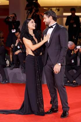 Teresa Langella und Andrea Dal Corso bei der Premiere des Dokumentarfilms Piero PelÃ¹. Rumore dentro Noise inside. Don t Call Me a Rock Star auf der Biennale di Venezia 2025 82. Internationale Filmfestspiele von Venedig im Palazzo del Cinema. Venedig, 05.09.2025