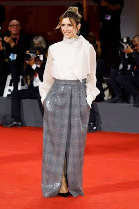 Teresa Saponangelo bei der Premiere des Dokumentarfilms Piero PelÃ¹. Rumore dentro Noise inside. Don t Call Me a Rock Star auf der Biennale di Venezia 2025 82. Internationale Filmfestspiele von Venedig im Palazzo del Cinema. Venedig, 05.09.2025