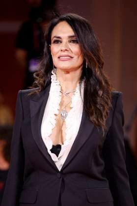 Maria Grazia Cucinotta bei der Premiere des Dokumentarfilms Piero PelÃ¹. Rumore dentro Noise inside. Don t Call Me a Rock Star auf der Biennale di Venezia 2025 82. Internationale Filmfestspiele von Venedig im Palazzo del Cinema. Venedig, 05.09.2025
