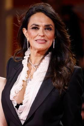 Maria Grazia Cucinotta bei der Premiere des Dokumentarfilms Piero PelÃ¹. Rumore dentro Noise inside. Don t Call Me a Rock Star auf der Biennale di Venezia 2025 82. Internationale Filmfestspiele von Venedig im Palazzo del Cinema. Venedig, 05.09.2025