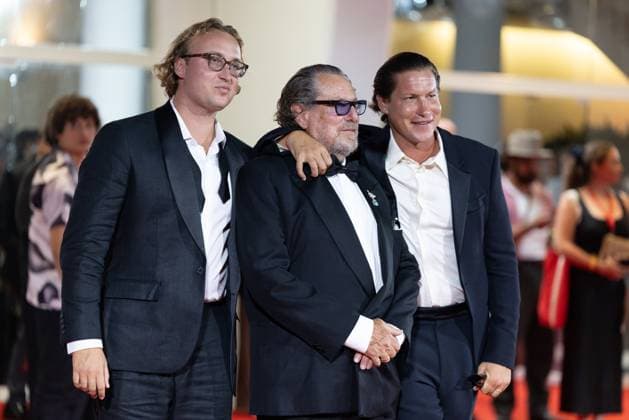 82. Internationalen Filmfestspiele von Venedig Venedig, Italien - 3. September 2025: Olmo Schnabel, Julian Schnabel, Vito Schnabel während des Roten Teppichs von - Cartier Glory To The Filmmaker Award 2025 und In the Hand of Dante - während der 82. Internationalen Filmfestspiele von Venedig.