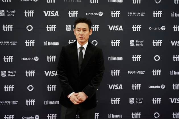 September 5, 2025, Toronto, Ontario, Canada: Sul Kyung-Gu attends the red carpet for the Ã¢â‚¬ËœGood NewsÃ¢â‚¬â ¢ premiere during the 2025 Toronto International Film Festival at The Princess Of Wales Theater. on September 5, 2025 in Toronto, Canada. Toronto Canada - ZUMAe321 20250905_zea_e321_139 Copyright: xLeonardoxRamirezx