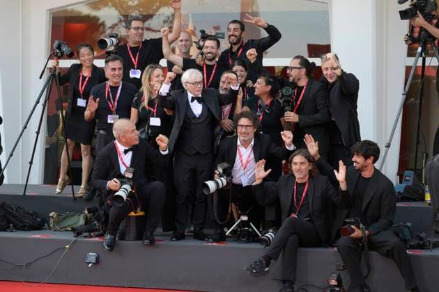 The sun rises on us all red carpet in Venice Lido - 05 Sep 2025 Nino D Angelo poses with photographer at The sun rises on us all red carpet during the 82nd Venice Film Festival at Palazzo del Cinema. Venice Lido Italy Copyright: xMarioxCartellix xSOPAxImagesx _DSC7066