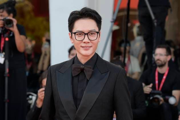 The sun rises on us all red carpet in Venice Lido - 05 Sep 2025 Feng Shaofeng attends The sun rises on us all red carpet during the 82nd Venice Film Festival at Palazzo del Cinema. Venice Lido Italy Copyright: xMarioxCartellix xSOPAxImagesx _DSC7144
