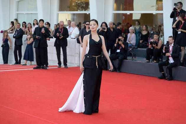 The sun rises on us all red carpet in Venice Lido - 05 Sep 2025 Xin Zhilei attends The sun rises on us all red carpet during the 82nd Venice Film Festival at Palazzo del Cinema. Venice Lido Italy Copyright: xMarioxCartellix xSOPAxImagesx _DSC7176