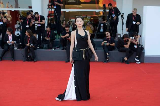 The sun rises on us all red carpet in Venice Lido - 05 Sep 2025 Xin Zhilei attends The sun rises on us all red carpet during the 82nd Venice Film Festival at Palazzo del Cinema. Venice Lido Italy Copyright: xMarioxCartellix xSOPAxImagesx _DSC7201