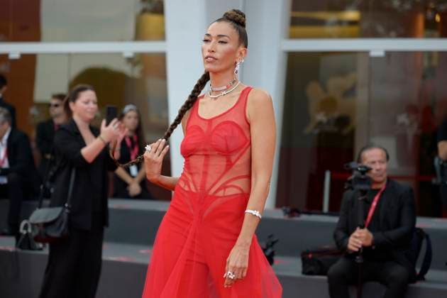 The sun rises on us all red carpet in Venice Lido - 05 Sep 2025 Nina Zilli attends The sun rises on us all red carpet during the 82nd Venice Film Festival at Palazzo del Cinema. Venice Lido Italy Copyright: xMarioxCartellix xSOPAxImagesx _DSC7393