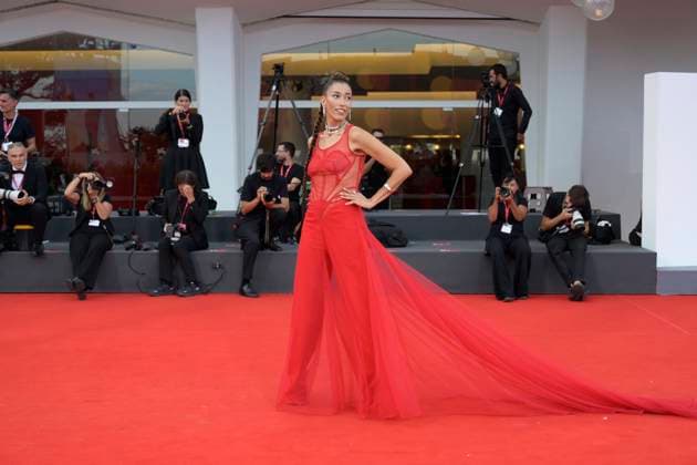 The sun rises on us all red carpet in Venice Lido - 05 Sep 2025 Nina Zilli attends The sun rises on us all red carpet during the 82nd Venice Film Festival at Palazzo del Cinema. Venice Lido Italy Copyright: xMarioxCartellix xSOPAxImagesx _DSC7410