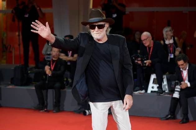 Silent friend red carpet in Venice Lido, Italy - 05 Sep 2025 Francesco De Gregori attends the Silent friend red carpet during the 82nd Venice Film Festival at Palazzo del Cinema. Venice Lido Italy Copyright: xMarioxCartellix xSOPAxImagesx _DSC7446