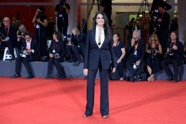 Silent friend red carpet in Venice Lido, Italy - 05 Sep 2025 Maria Grazia Cucinotta attends the Silent friend red carpet during the 82nd Venice Film Festival at Palazzo del Cinema. Venice Lido Italy Copyright: xMarioxCartellix xSOPAxImagesx _DSC7538