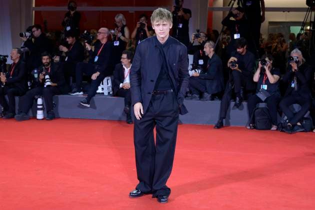 Silent friend red carpet in Venice Lido, Italy - 05 Sep 2025 Enzo Brumm attends the Silent friend red carpet during the 82nd Venice Film Festival at Palazzo del Cinema. Venice Lido Italy Copyright: xMarioxCartellix xSOPAxImagesx _DSC7609