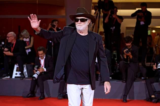 Francesco De Gregori bei der Premiere des Dokumentarfilms Piero PelÃ¹. Rumore dentro Noise inside. Don t Call Me a Rock Star auf der Biennale di Venezia 2025 82. Internationale Filmfestspiele von Venedig im Palazzo del Cinema. Venedig, 05.09.2025