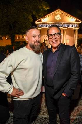 abb Buerger Lars Dietrich und Karsten Speck Schauspieler nach der der Theater Premiere von Der eingebildet Kranke am 90.Geburtstag von Dieter Hallervorden im Schlosspark Theater 05.09.2025 in Berlin Berlin Deutschland