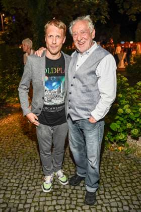 abb Oliver Pocher und Dieter Hallervorden nach der der Theater Premiere von Der eingebildet Kranke am 90.Geburtstag von Dieter Hallervorden im Schlosspark Theater 05.09.2025 in Berlin Berlin Deutschland