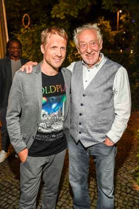 abb Oliver Pocher und Dieter Hallervorden nach der der Theater Premiere von Der eingebildet Kranke am 90.Geburtstag von Dieter Hallervorden im Schlosspark Theater 05.09.2025 in Berlin Berlin Deutschland