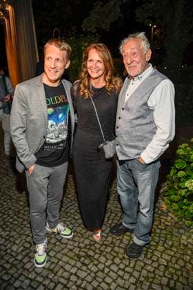 abb Oliver Pocher Christiane Zander Frau von Dieter Hallervorden nach der der Theater Premiere von Der eingebildet Kranke am 90.Geburtstag von Dieter Hallervorden im Schlosspark Theater 05.09.2025 in Berlin Berlin Deutschland