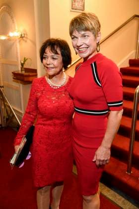 abb Simone Rethel-Heesters und Antje Rietz Rote Kleider zu Gast bei der Theater Premiere von Der eingebildet Kranke am 90.Geburtstag von Dieter Hallervorden im Schlosspark Theater 05.09.2025 in Berlin Berlin Deutschland