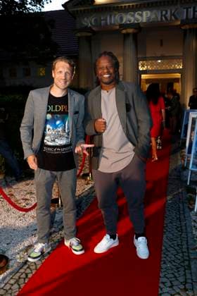 Oliver Pocher und Mola Adebisi bei der Pemiere Der eingebilkdet Kranke und dem 90. Geburtstag von Dieter Hallervorden im Schloßparktheater in Berlinam 5.9.2025