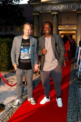 Oliver Pocher und Mola Adebisi bei der Pemiere Der eingebilkdet Kranke und dem 90. Geburtstag von Dieter Hallervorden im Schloßparktheater in Berlinam 5.9.2025