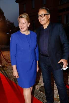 Franziska Giffey und Karsten Speck bei der Pemiere Der eingebilkdet Kranke und dem 90. Geburtstag von Dieter Hallervorden im Schloßparktheater in Berlinam 5.9.2025
