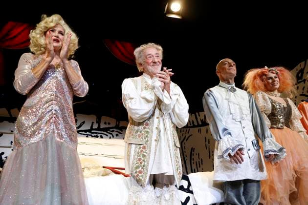 Christiane Zander, Dieter Hallervorden, Mario Ramos und Helen Barke bei der Pemiere Der eingebilkdet Kranke und dem 90. Geburtstag von Dieter Hallervorden im Schloßparktheater in Berlinam 5.9.2025