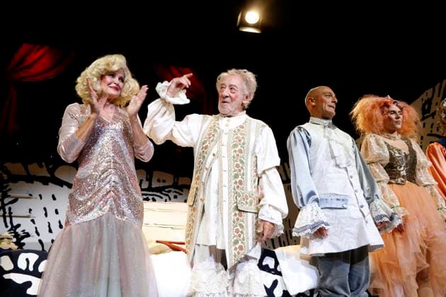 Christiane Zander, Dieter Hallervorden, Mario Ramos und Helen Barke bei der Pemiere Der eingebilkdet Kranke und dem 90. Geburtstag von Dieter Hallervorden im Schloßparktheater in Berlinam 5.9.2025