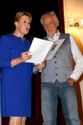 Franziska Giffey und Dieter Hallervorden bei der Pemiere Der eingebilkdet Kranke und dem 90. Geburtstag von Dieter Hallervorden im Schloßparktheater in Berlinam 5.9.2025