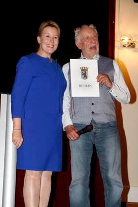 Franziska Giffey und Dieter Hallervorden bei der Pemiere Der eingebilkdet Kranke und dem 90. Geburtstag von Dieter Hallervorden im Schloßparktheater in Berlinam 5.9.2025