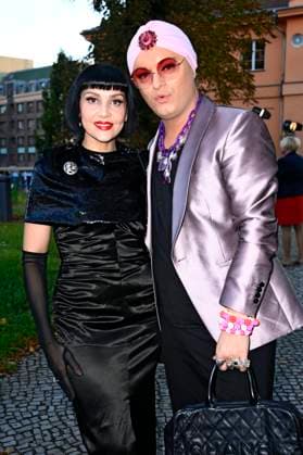 Pauline Stolze und Julian F.M. Stoeckel bei der Premiere des Theaterstücks Der eingebildet Kranke und 90. Geburtstag von Dieter Hallervorden im Schlosspark Theater. Berlin, 05.09.2025