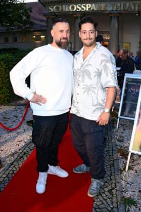 Bürger Lars Dietrich mit Sohn Jean bei der Premiere des Theaterstücks Der eingebildet Kranke und 90. Geburtstag von Dieter Hallervorden im Schlosspark Theater. Berlin, 05.09.2025