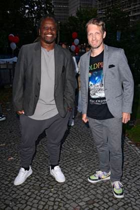 Mola Adebisi und Oliver Pocher bei der Premiere des Theaterstücks Der eingebildet Kranke und 90. Geburtstag von Dieter Hallervorden im Schlosspark Theater. Berlin, 05.09.2025