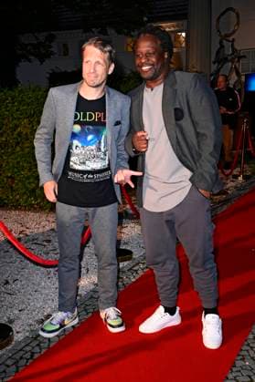 Oliver Pocher und Mola Adebisi bei der Premiere des Theaterstücks Der eingebildet Kranke und 90. Geburtstag von Dieter Hallervorden im Schlosspark Theater. Berlin, 05.09.2025