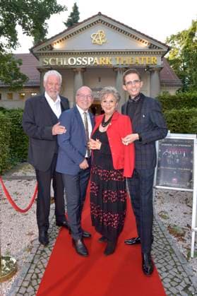 Klaus Lenk, Dennis Schönwetter, Dagmar Frederic und Marc Rudolf bei der Premiere des Theaterstücks Der eingebildet Kranke und 90. Geburtstag von Dieter Hallervorden im Schlosspark Theater. Berlin, 05.09.2025