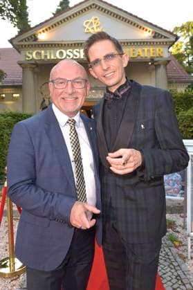 Marc Rudolf mit Ehemann Dennis Schönwetter bei der Premiere des Theaterstücks Der eingebildet Kranke und 90. Geburtstag von Dieter Hallervorden im Schlosspark Theater. Berlin, 05.09.2025