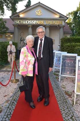 Otfried Laur mit Ehefrau Leni Laur bei der Premiere des Theaterstücks Der eingebildet Kranke und 90. Geburtstag von Dieter Hallervorden im Schlosspark Theater. Berlin, 05.09.2025