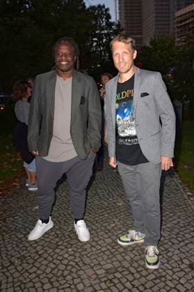 Mola Adebisi und Oliver Pocher bei der Premiere des Theaterstücks Der eingebildet Kranke und 90. Geburtstag von Dieter Hallervorden im Schlosspark Theater. Berlin, 05.09.2025