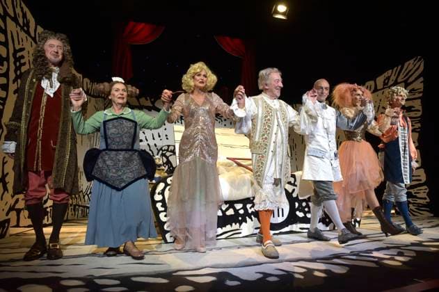Harald Effenberg, Dagmar Biener, Christiane Zander, Dieter Hallervorden, Mario Ramos, Helen Barke und Peter Lewys Preston bei der Premiere des Theaterstücks Der eingebildet Kranke und 90. Geburtstag von Dieter Hallervorden im Schlosspark Theater. Berlin, 05.09.2025