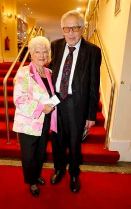 Reni und Otfried Laur bei der Premiere Der eingebildet Kranke und 90. Geburtstag von Dieter Hallervorden im Schloßpark Theater Berlin.