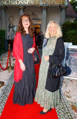 Ines Schuster, Luise Lunow bei der Premiere Der eingebildet Kranke und 90. Geburtstag von Dieter Hallervorden im Schloßpark Theater Berlin.