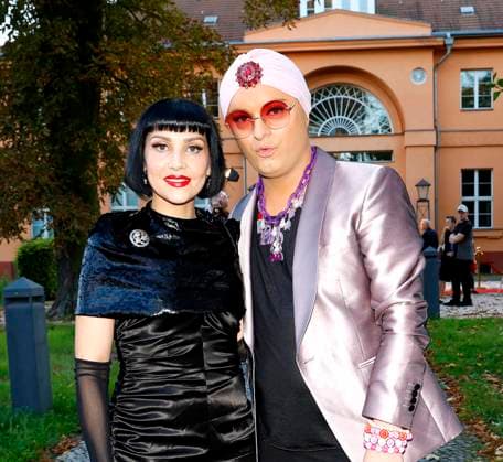 Pauline Stolze, Julian F.M. Stöckel bei der Premiere Der eingebildet Kranke und 90. Geburtstag von Dieter Hallervorden im Schloßpark Theater Berlin.