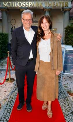 Frank und Caroline Lüdecke (Stachelschweine) bei der Premiere Der eingebildet Kranke und 90. Geburtstag von Dieter Hallervorden im Schloßpark Theater Berlin.