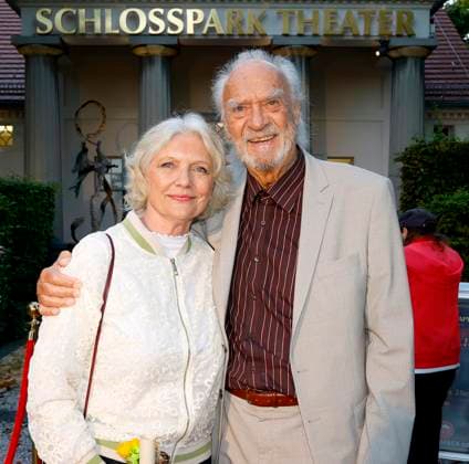 Rita Feldmeier mit Ehemann Achim Wolff bei der Premiere Der eingebildet Kranke und 90. Geburtstag von Dieter Hallervorden im Schloßpark Theater Berlin. *** Rita Feldmeier with husband Achim Wolff at the premiere of Der eingebildet Kranke and Dieter Hallervordens 90th birthday at the Schloßpark Theater Berlin