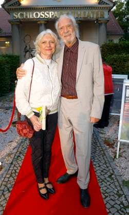Rita Feldmeier mit Ehemann Achim Wolff bei der Premiere Der eingebildet Kranke und 90. Geburtstag von Dieter Hallervorden im Schloßpark Theater Berlin.